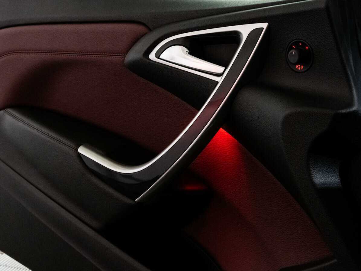 Б/У Опель Астра 2013 года. Фото: #18