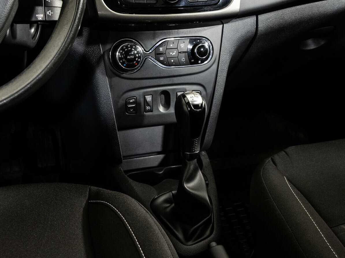 Б/У Рено Сандеро 2017 года. Фото: #11