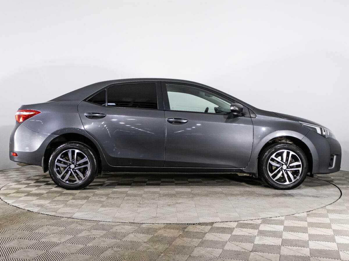 Б/У Тойота Королла 2015 года. Фото: #3