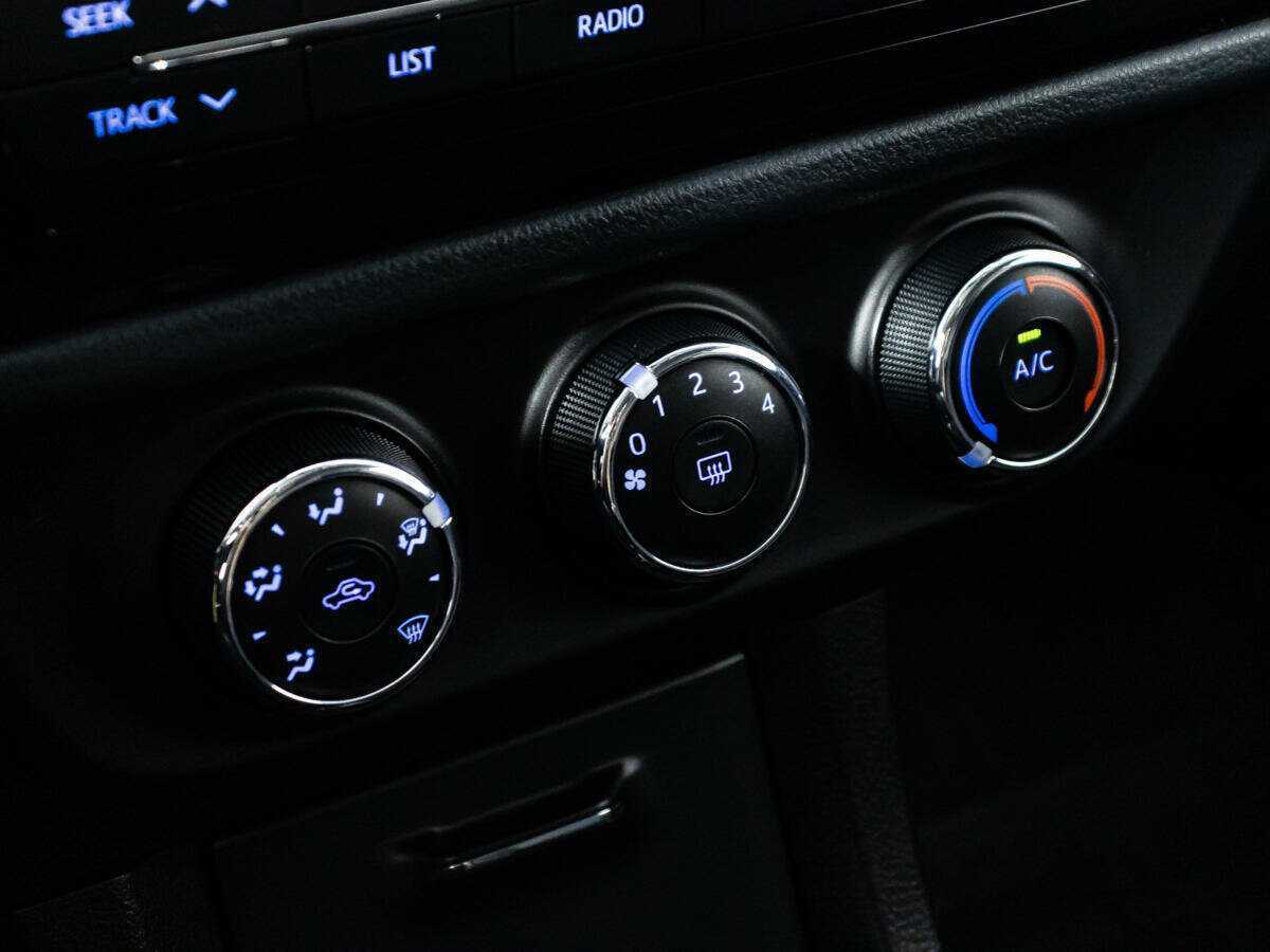 Б/У Тойота Королла 2015 года. Фото: #14