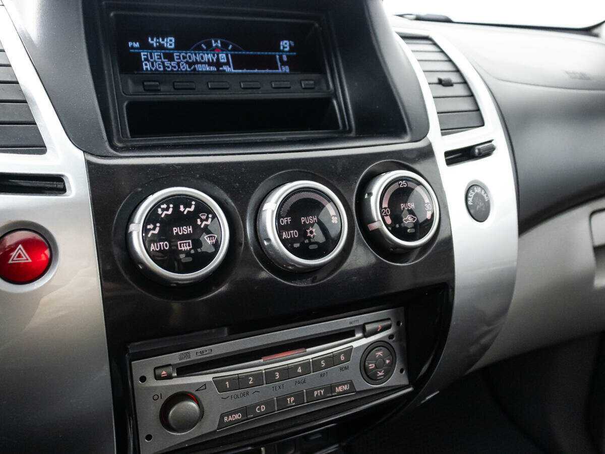 Б/У Митсубиши Паджеро Спорт 2012 года. Фото: #14