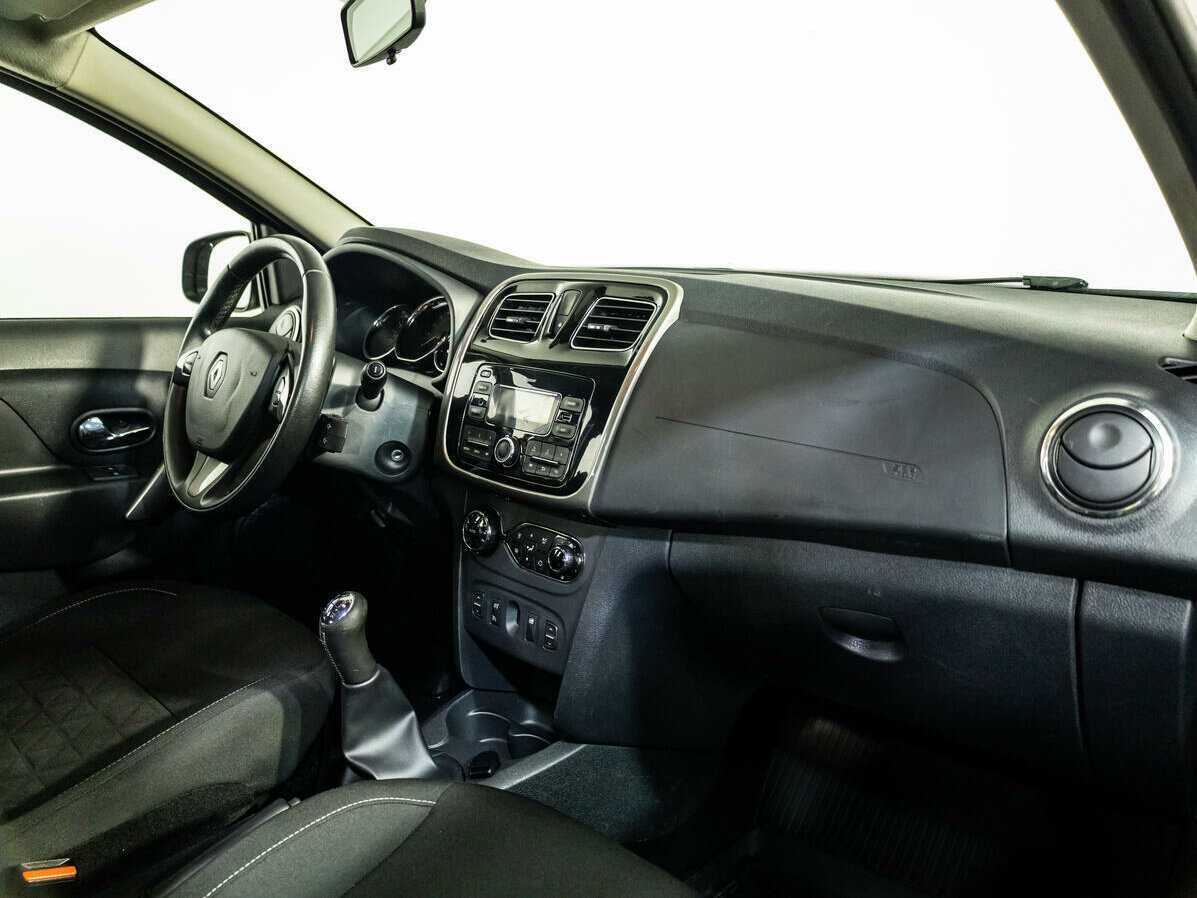 Б/У Рено Сандеро 2017 года. Фото: #7