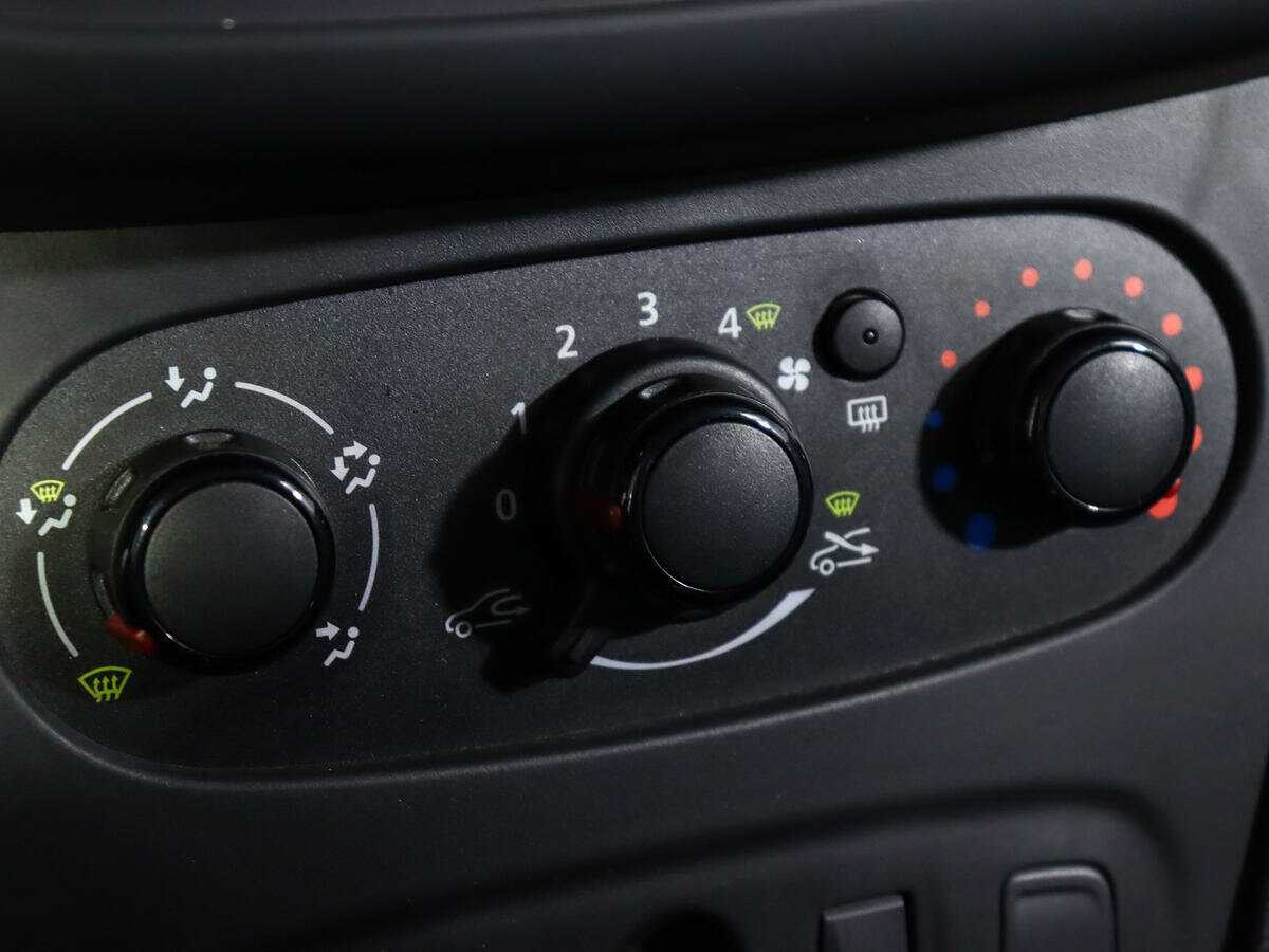 Б/У Рено Логан 2018 года. Фото: #14