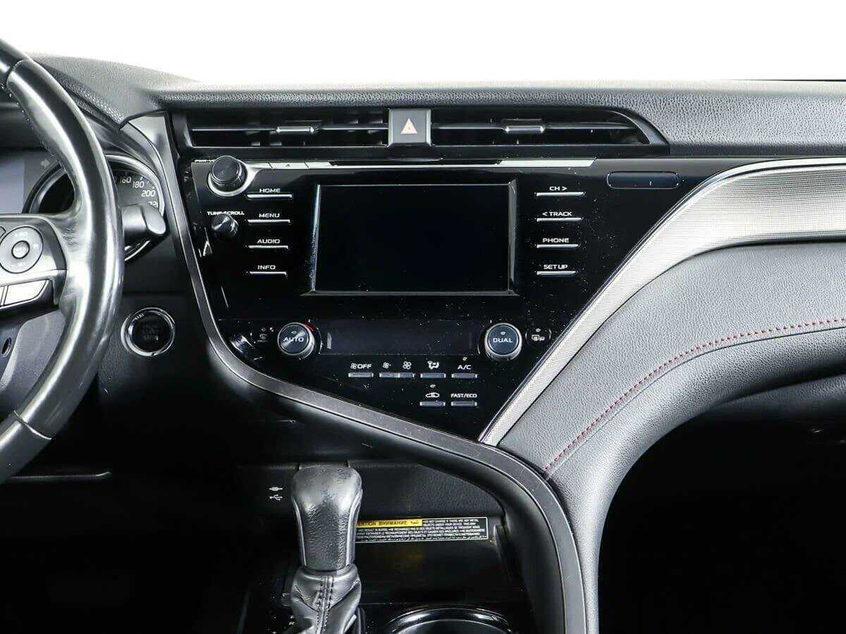 Toyota Camry 2020 года с пробегом. Фото: #11