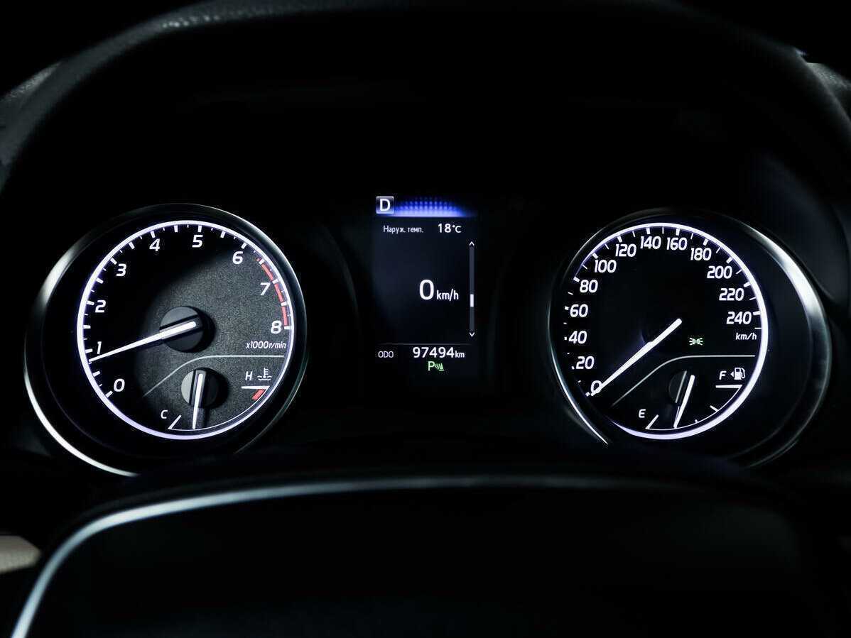 Toyota Camry 2019 года с пробегом. Фото: #9