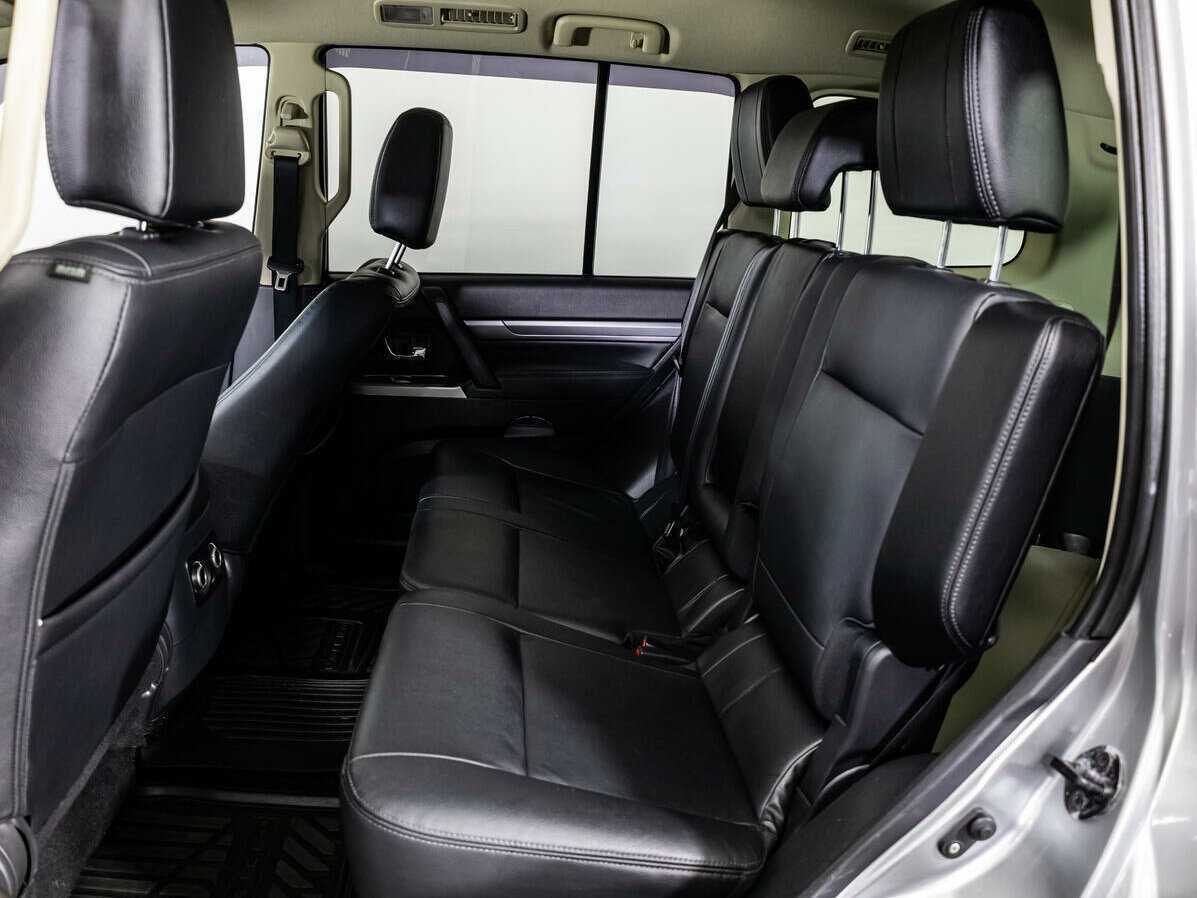 Mitsubishi Pajero 2017 года с пробегом. Фото: #9