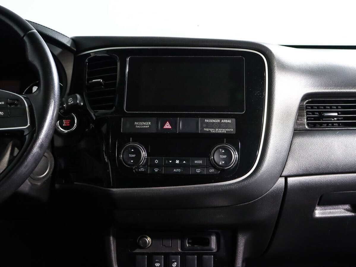 Б/У Митсубиши Оутлэндер 2017 года. Фото: #10