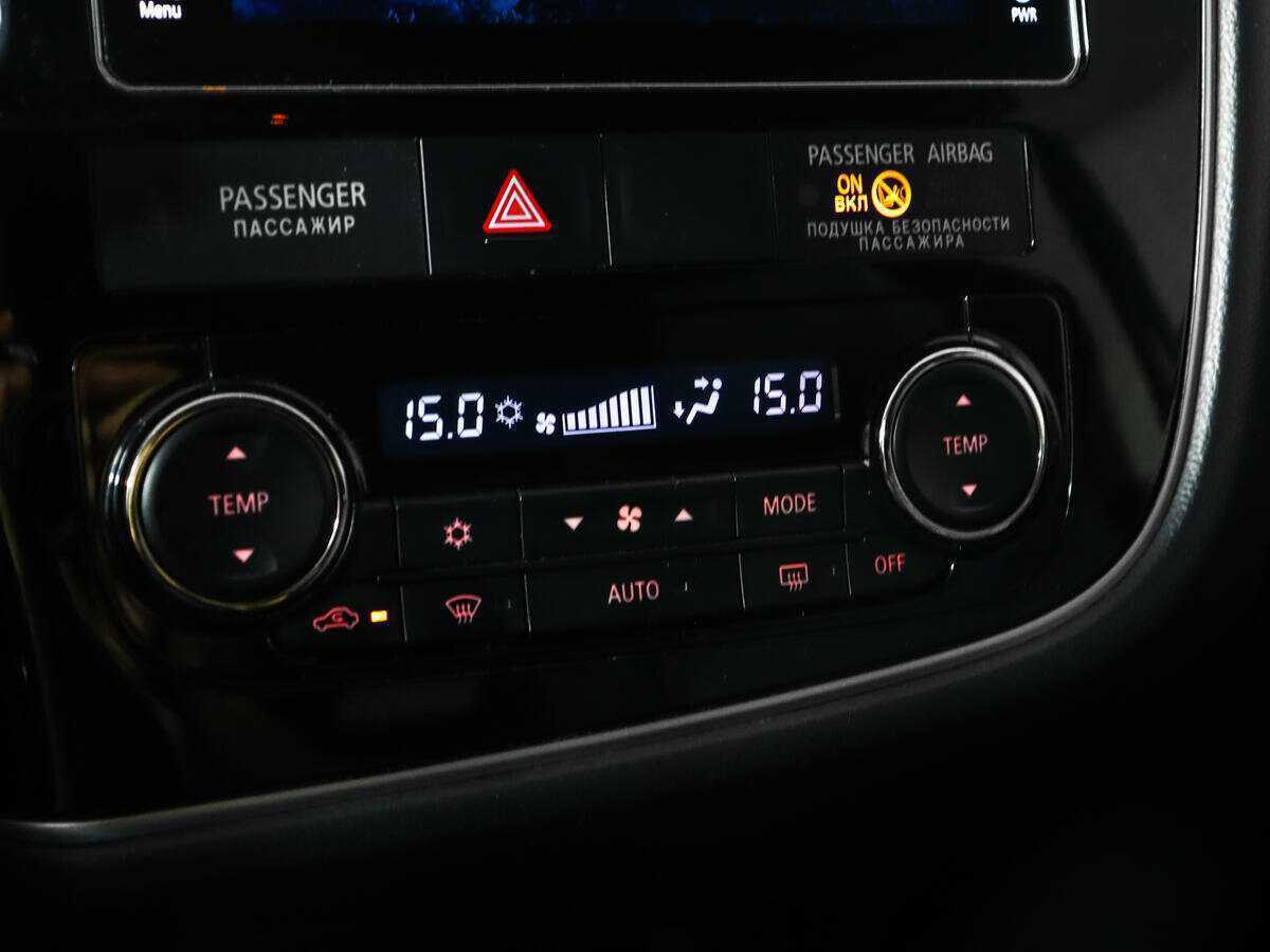 Б/У Митсубиши Оутлэндер 2017 года. Фото: #13