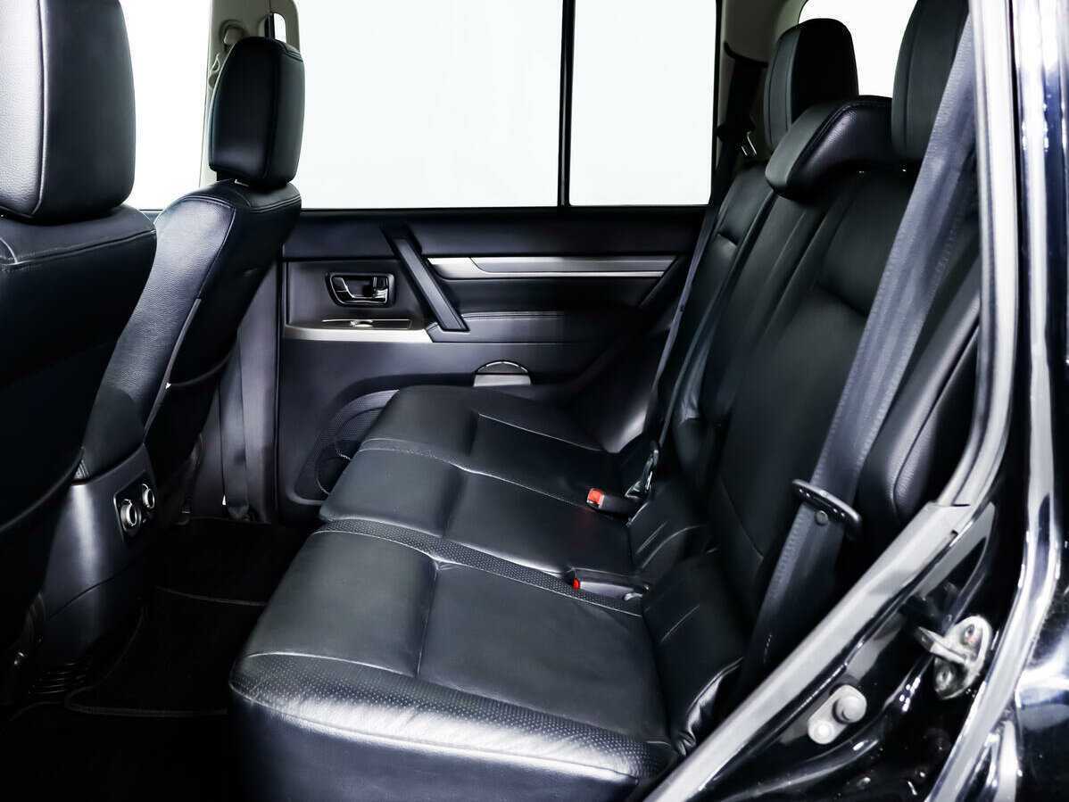 Mitsubishi Pajero 2013 года с пробегом. Фото: #11