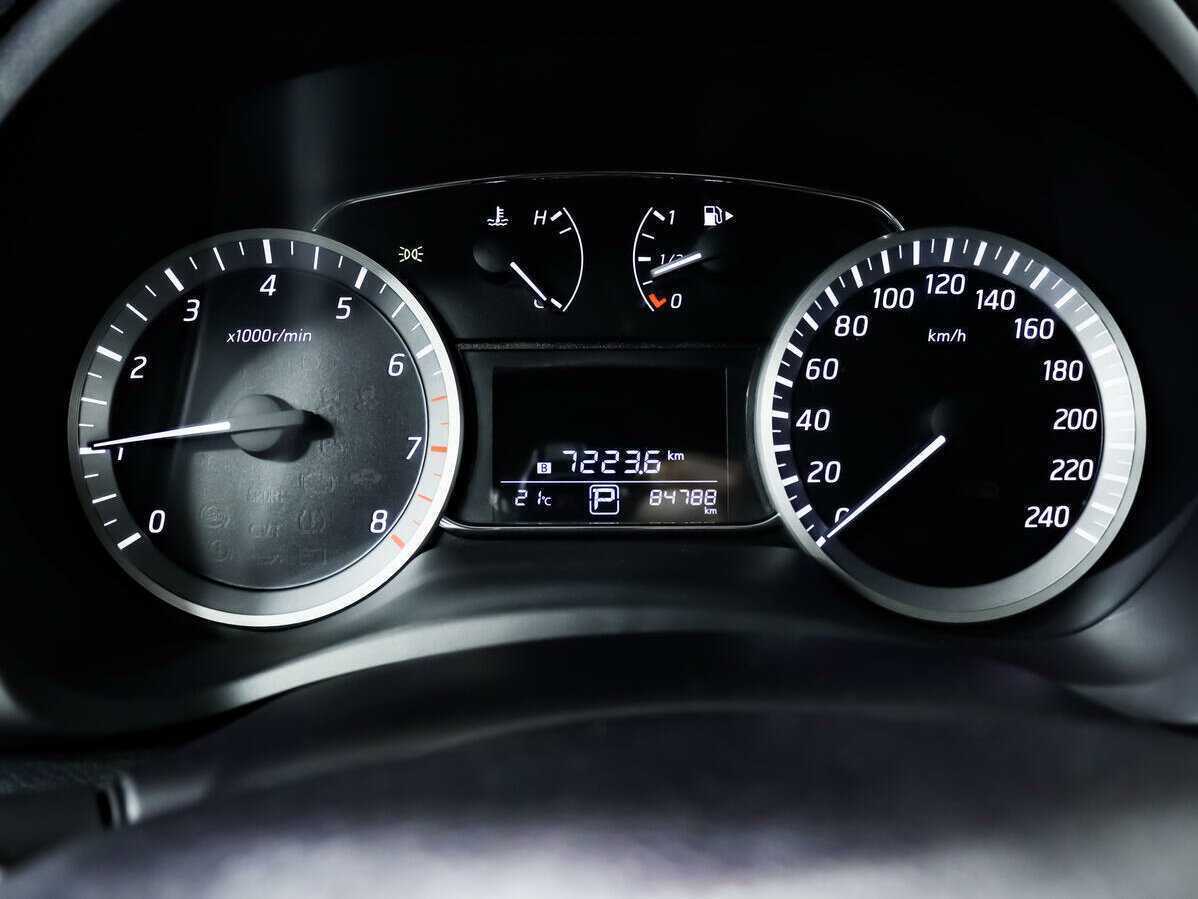 Б/У Ниссан Тиида 2015 года. Фото: #7