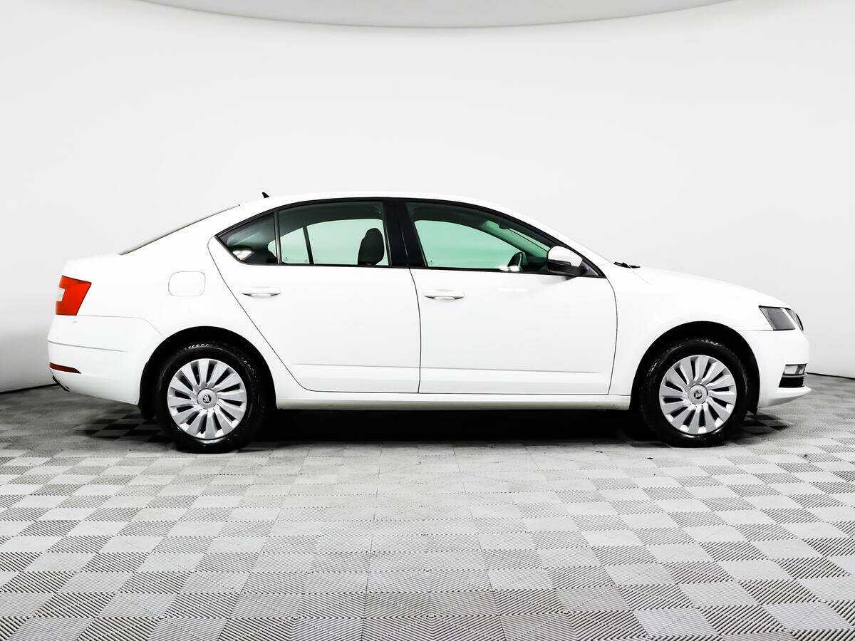 Б/У Шкода Октавия 2018 года. Фото: #3