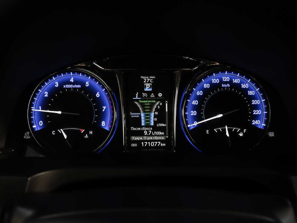 Б/У Тойота Камри 2015 года. Фото: #12