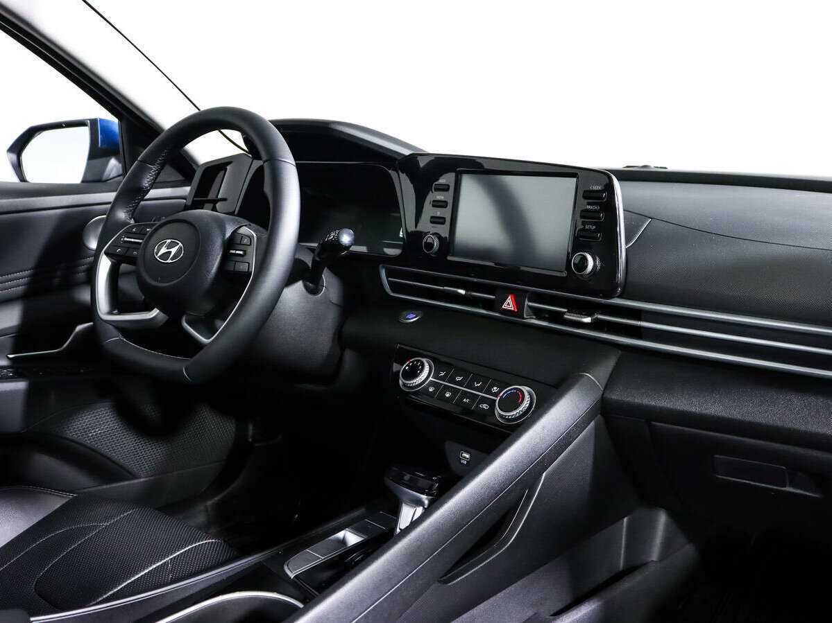 Hyundai Elantra 2022 года с пробегом. Фото: #6