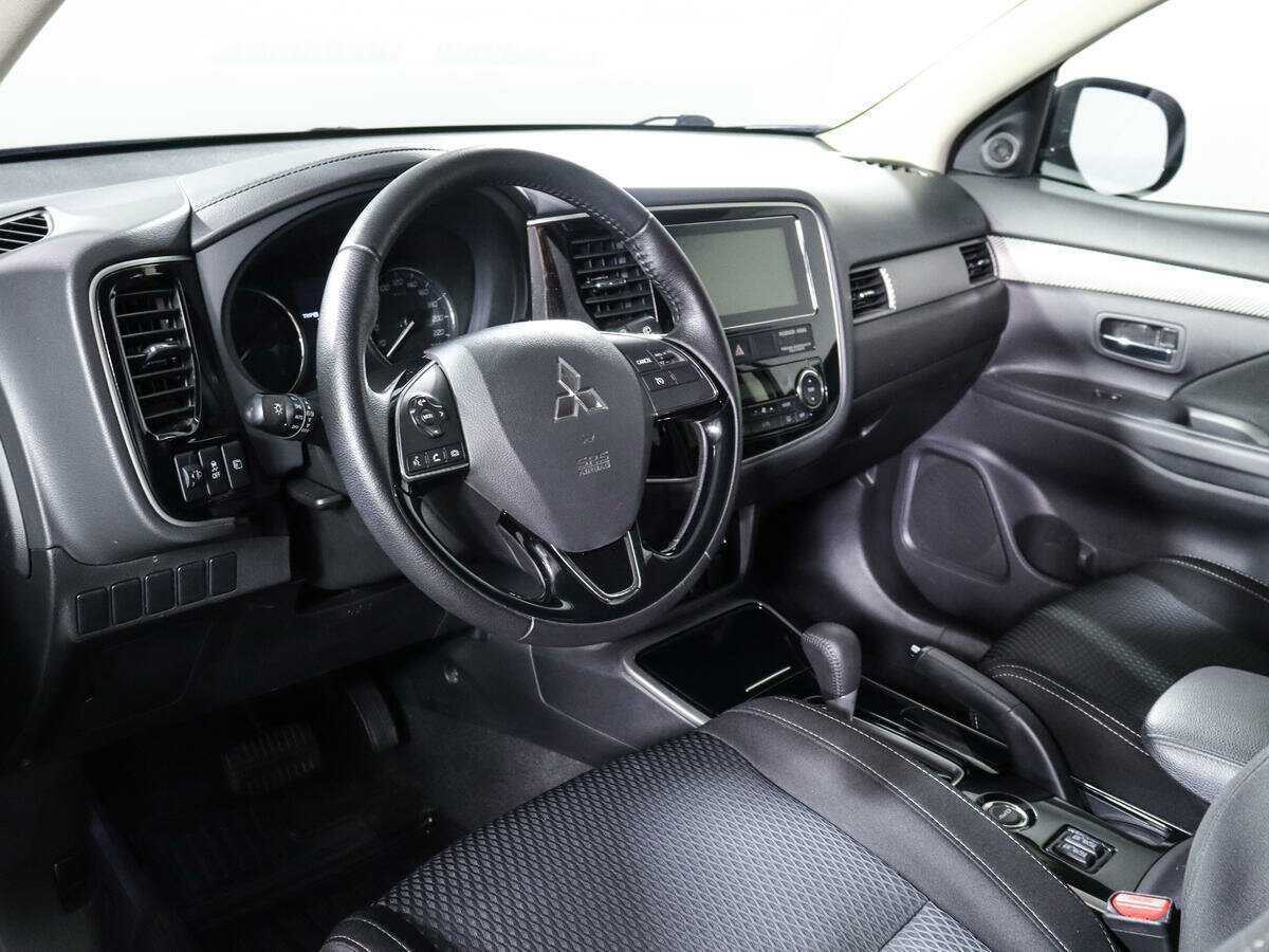Mitsubishi Outlander 2018 года с пробегом. Фото: #11