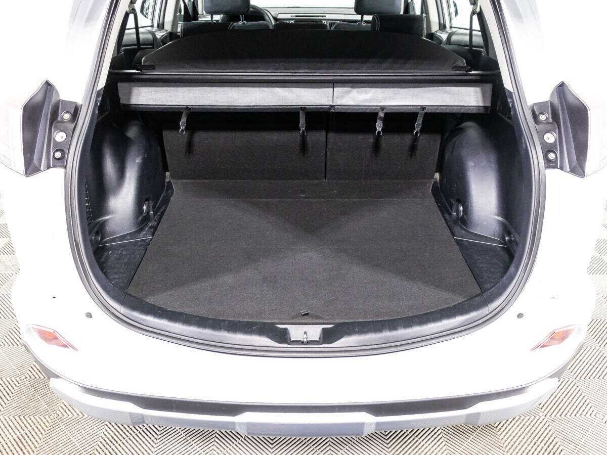 Toyota RAV4 2018 года с пробегом. Фото: #14