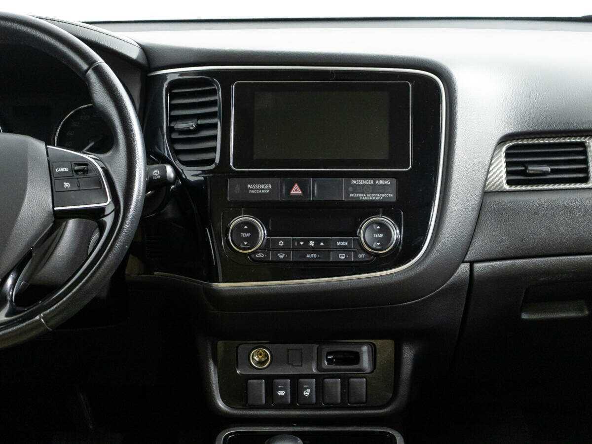 Б/У Митсубиши Оутлэндер 2018 года. Фото: #13