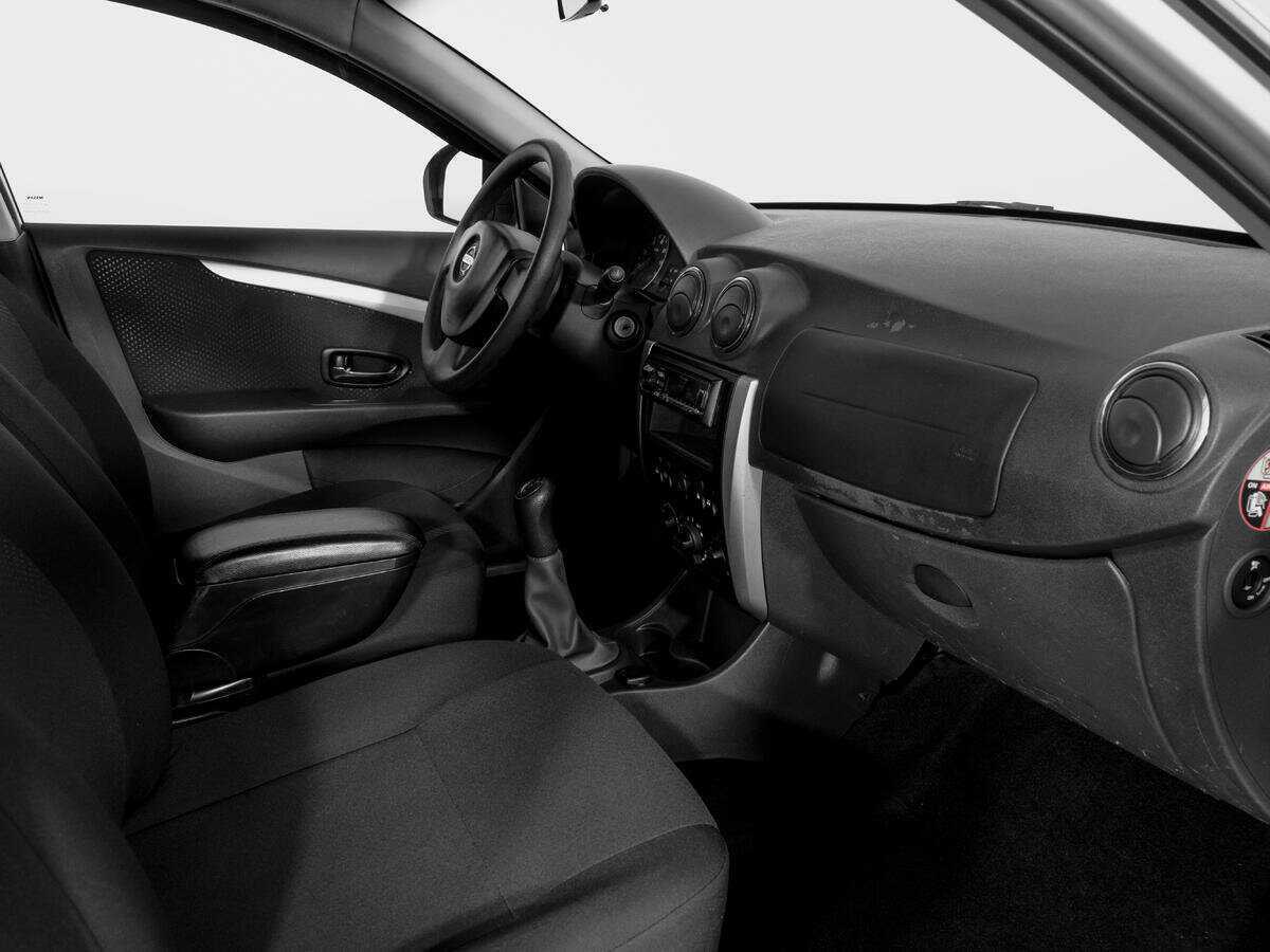 Б/У Ниссан Альмера 2017 года. Фото: #8