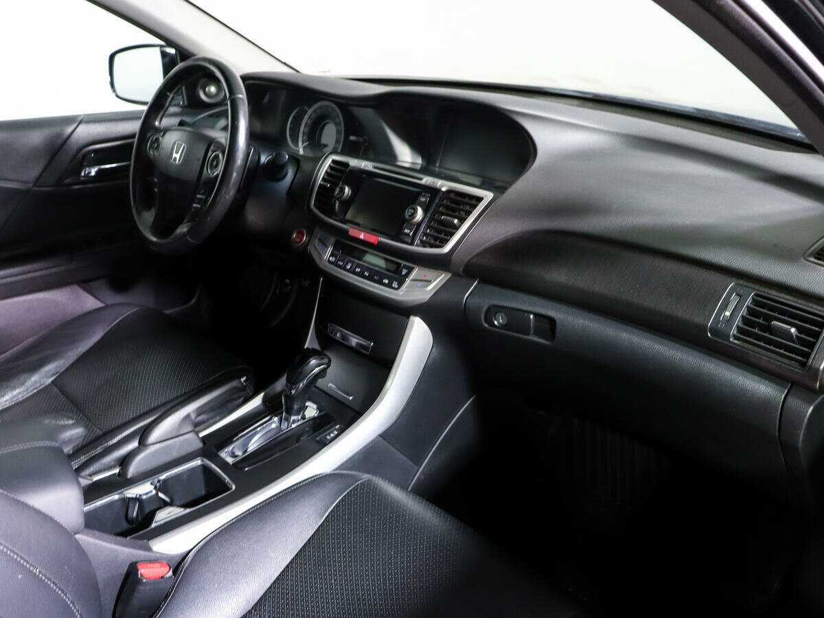 Б/У Хонда Аккорд 2013 года. Фото: #6