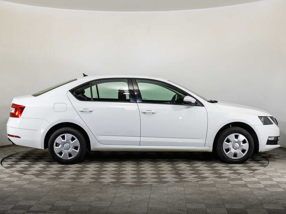 Б/У Шкода Октавия 2019 года. Фото: #3