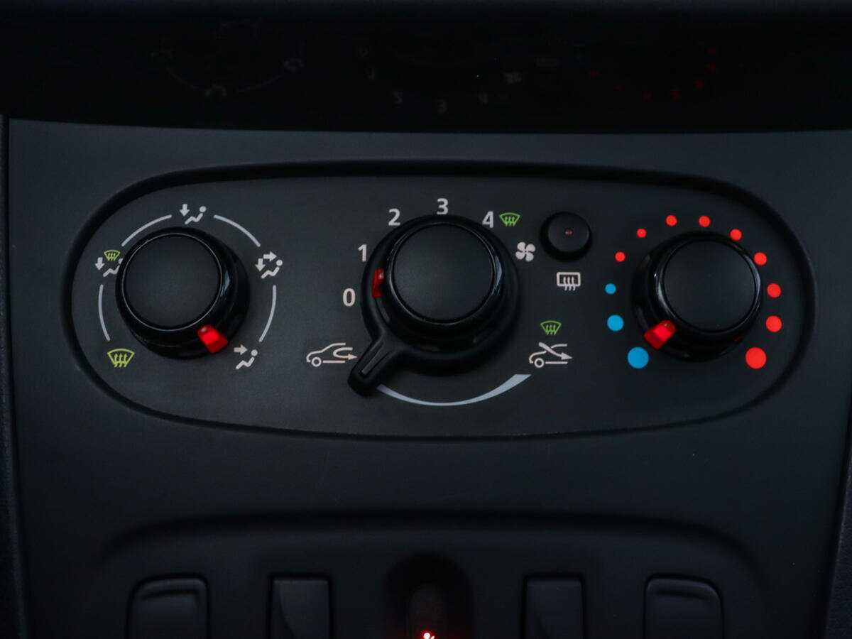 Б/У Рено Логан 2014 года. Фото: #11