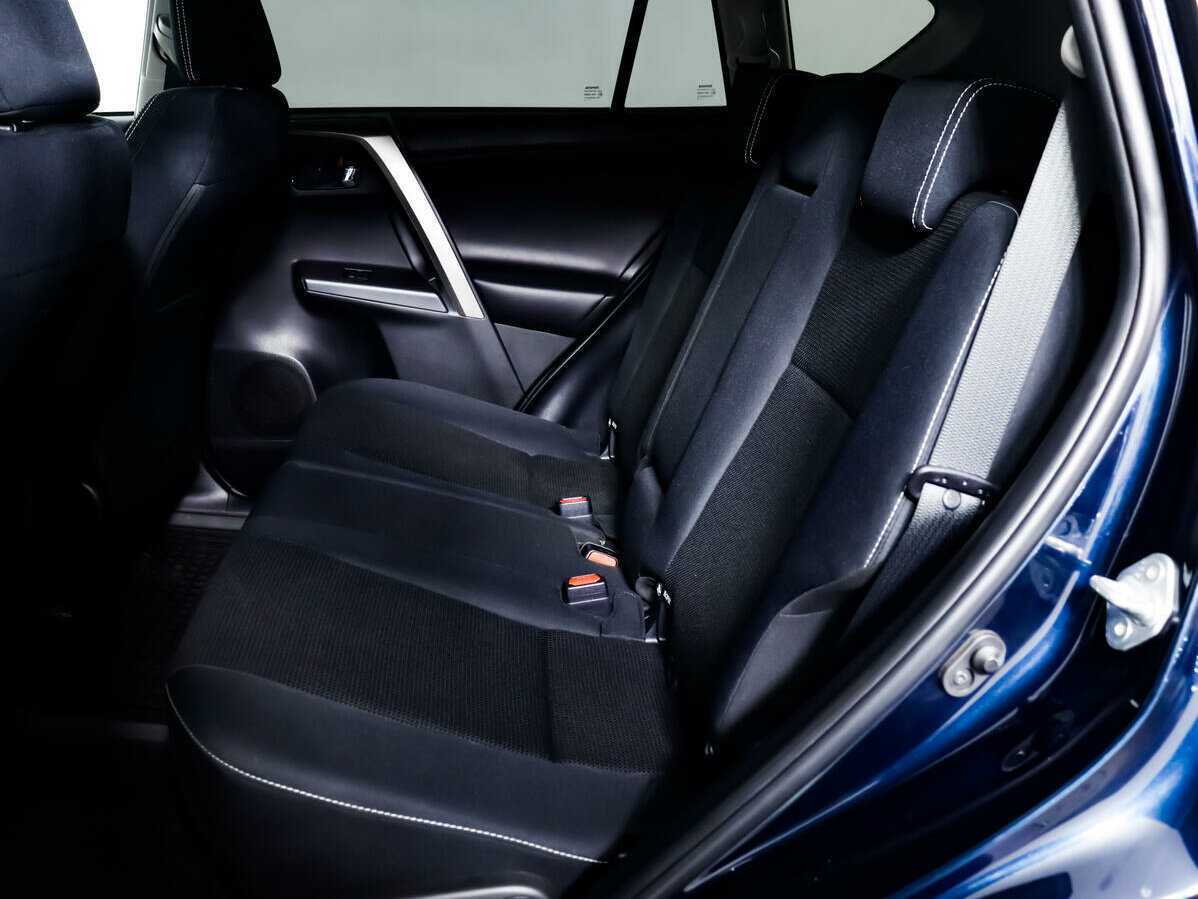 Toyota RAV4 2018 года с пробегом. Фото: #8