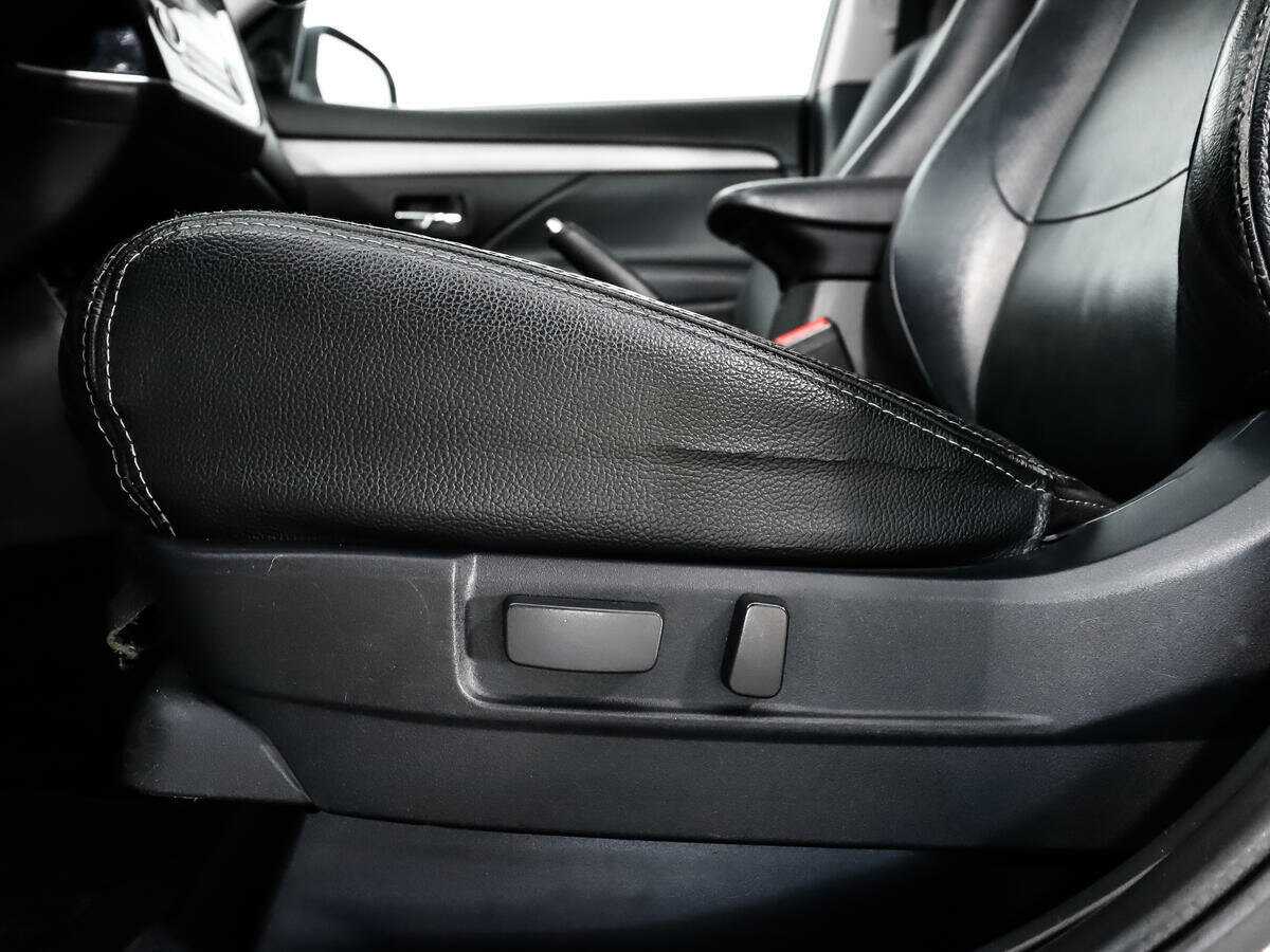 Б/У Митсубиши Оутлэндер 2014 года. Фото: #9