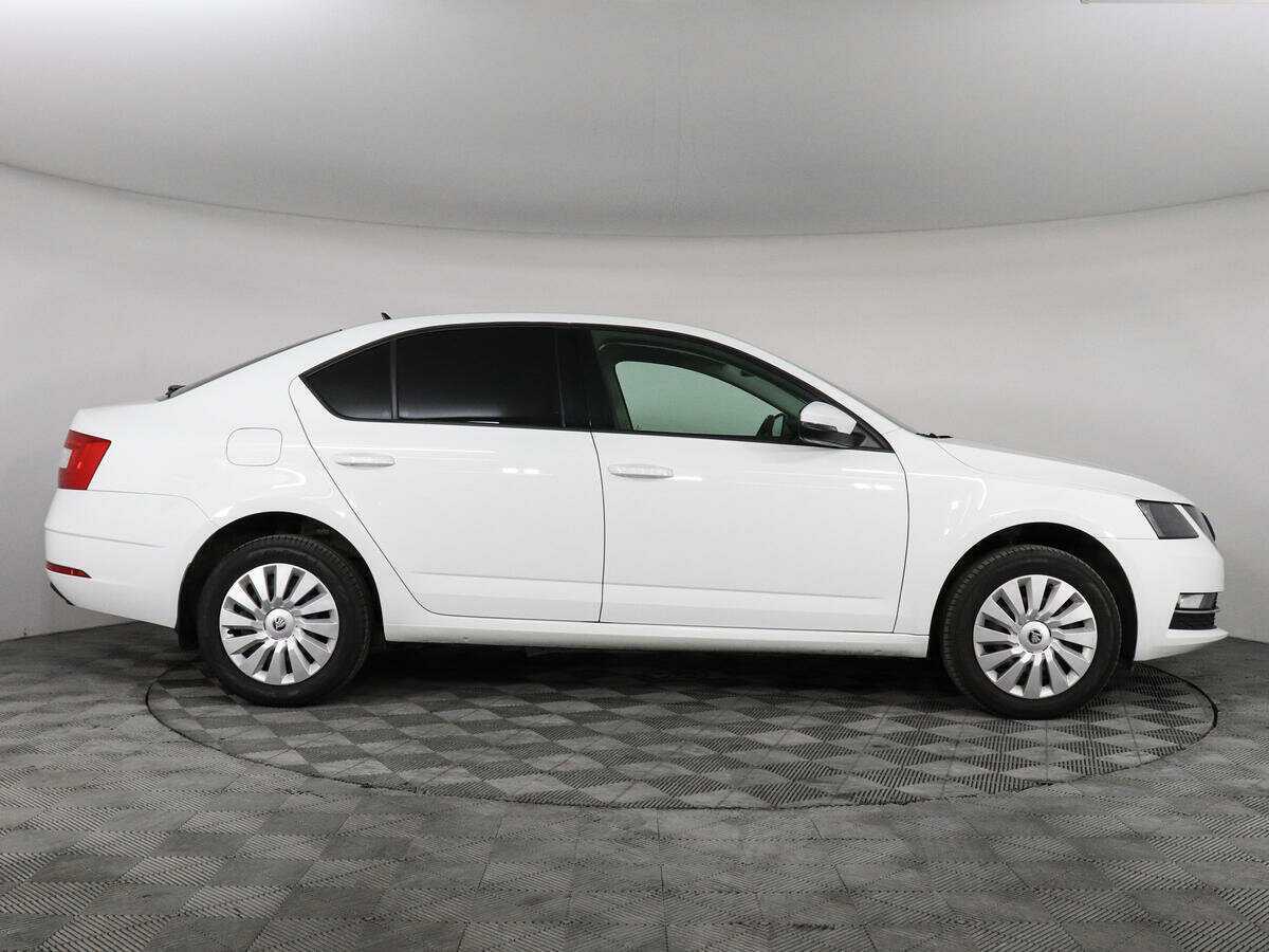 Б/У Шкода Октавия 2019 года. Фото: #3