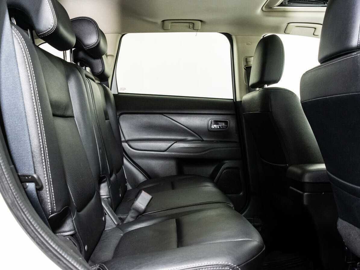 Mitsubishi Outlander 2016 года с пробегом. Фото: #16