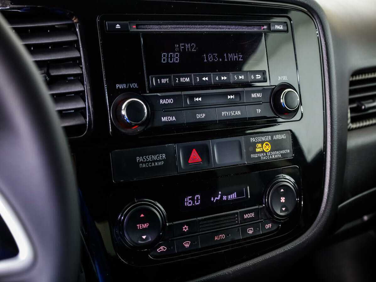 Б/У Митсубиши Оутлэндер 2015 года. Фото: #11