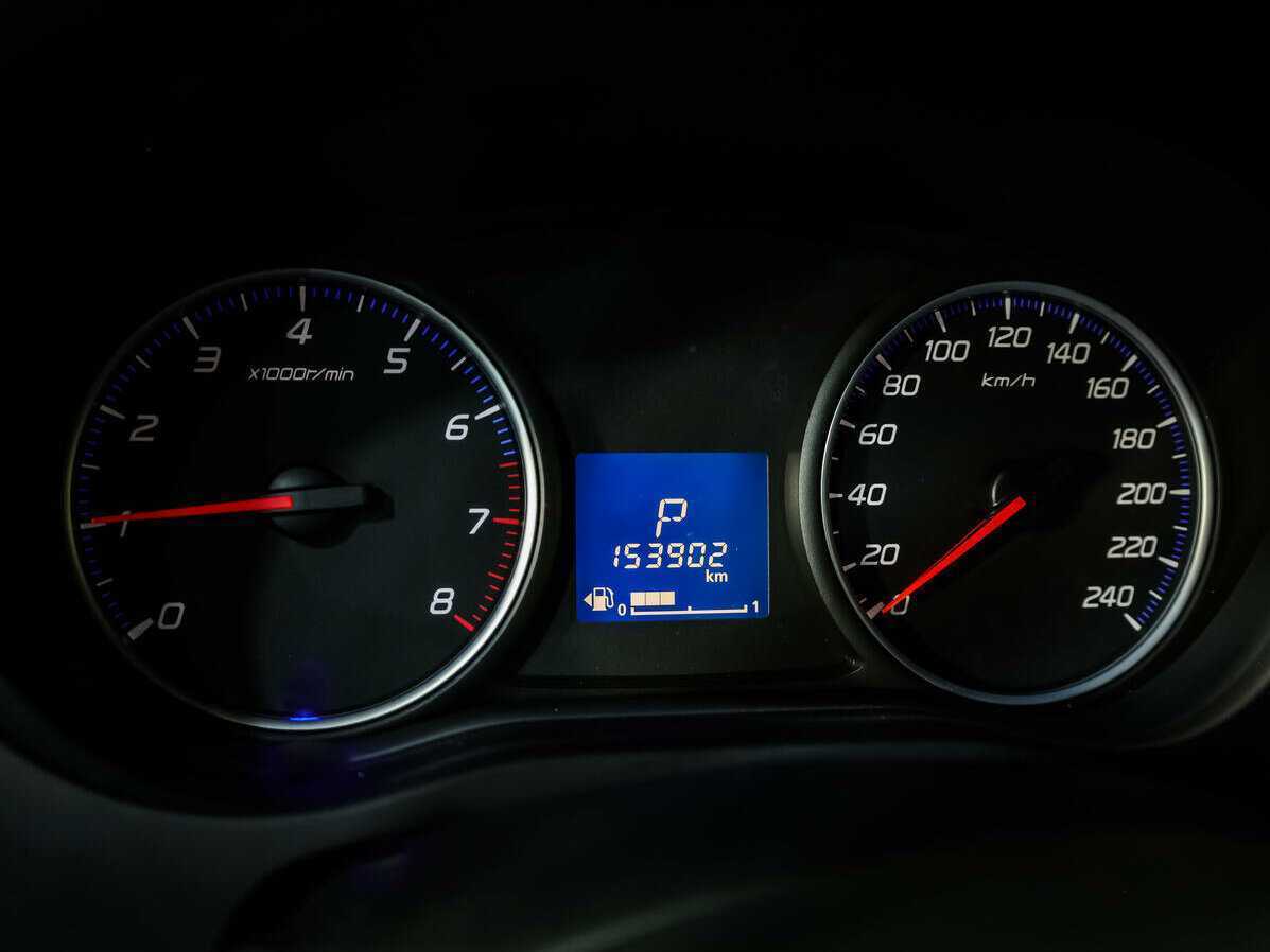 Б/У Митсубиши Оутлэндер 2015 года. Фото: #14