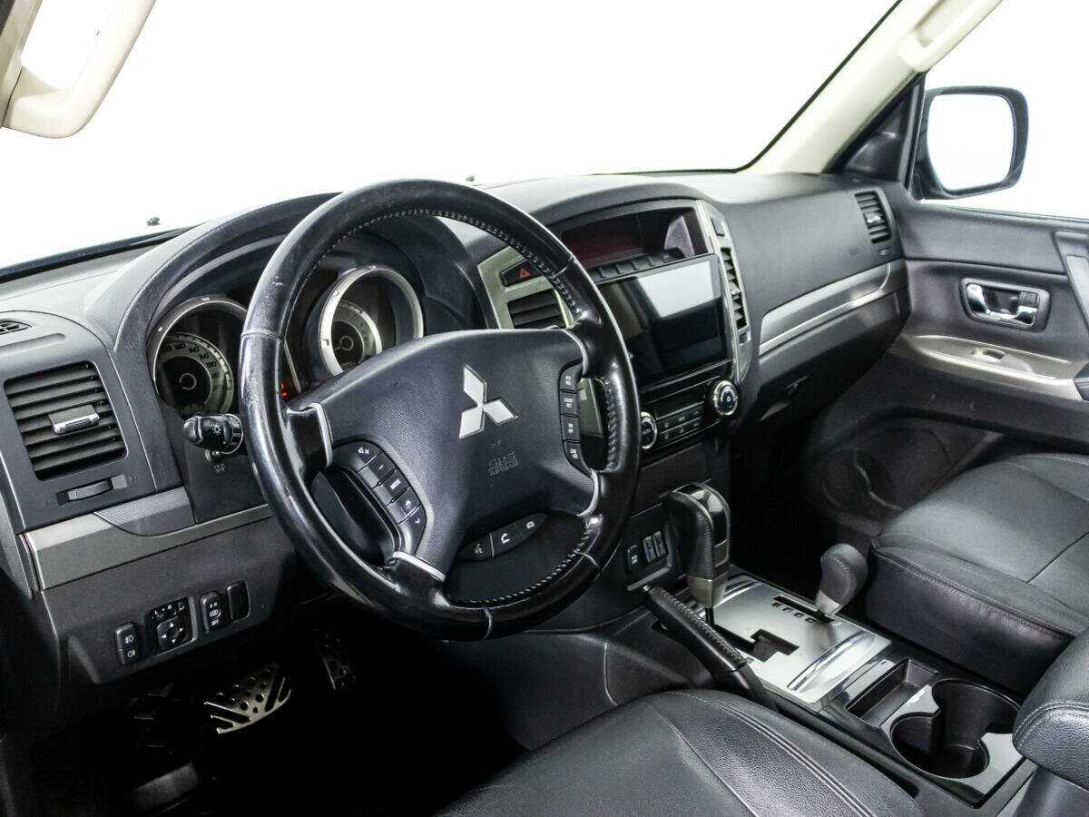 Mitsubishi Pajero 2015 года с пробегом. Фото: #10