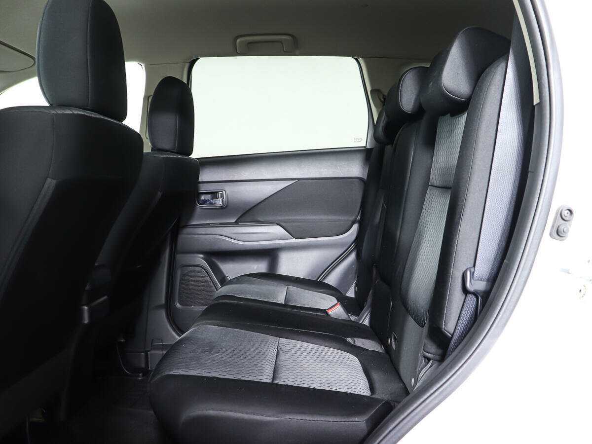 Б/У Митсубиши Оутлэндер 2013 года. Фото: #8