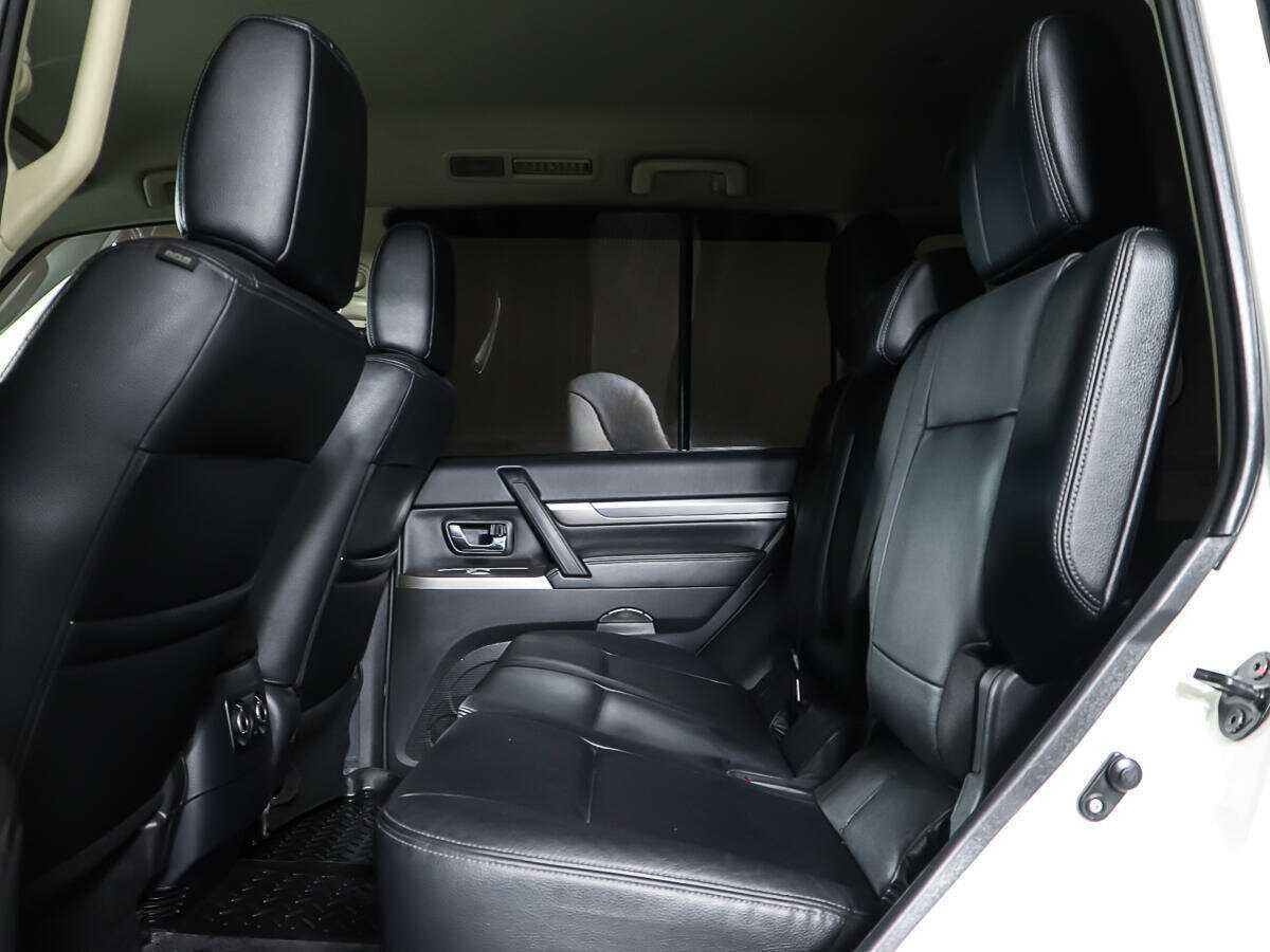 Mitsubishi Pajero 2014 года с пробегом. Фото: #7