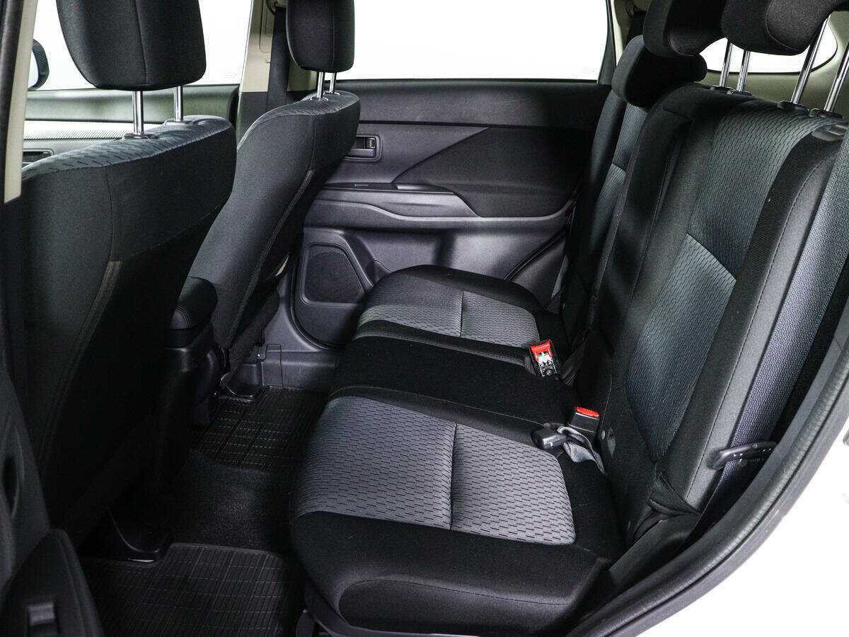 Б/У Митсубиши Оутлэндер 2013 года. Фото: #9