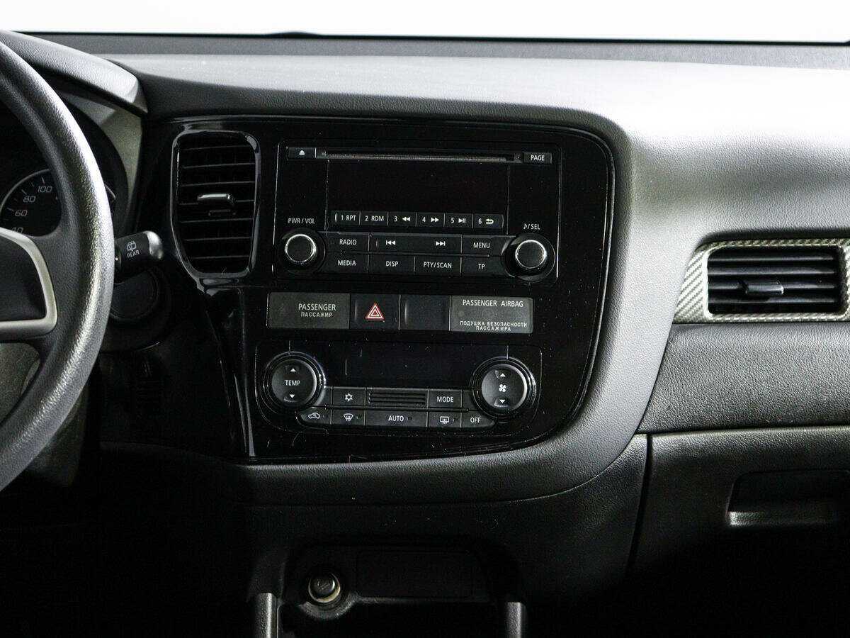 Б/У Митсубиши Оутлэндер 2013 года. Фото: #12