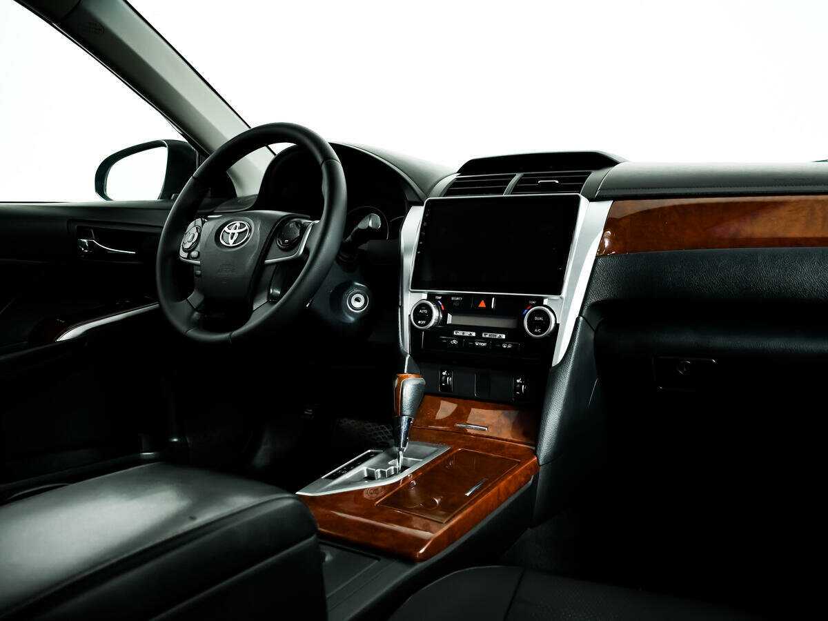 Б/У Тойота Камри 2013 года. Фото: #8