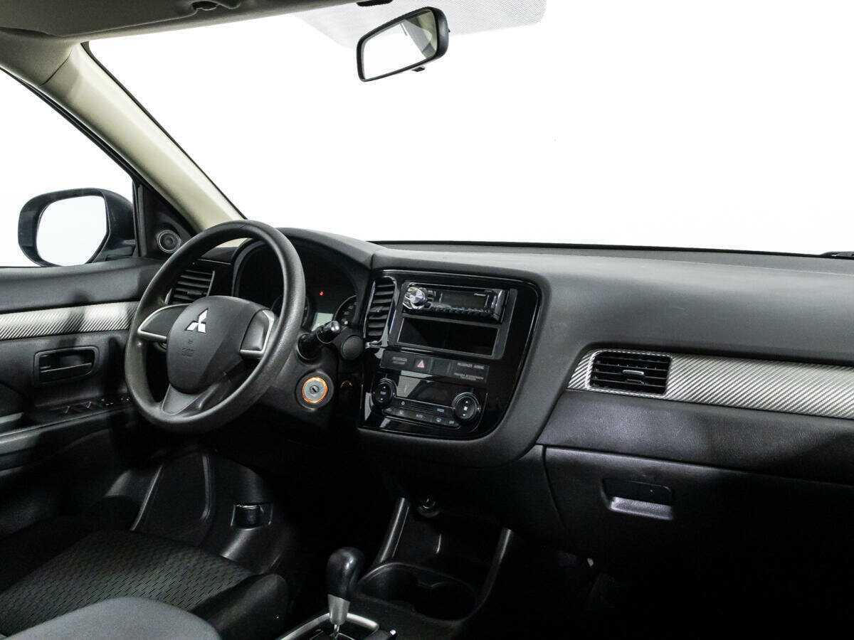 Б/У Митсубиши Оутлэндер 2014 года. Фото: #8