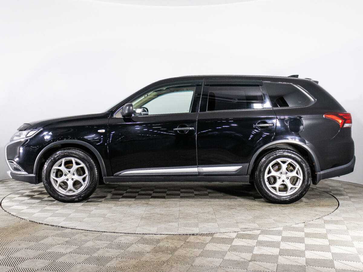 Б/У Митсубиши Оутлэндер 2017 года. Фото: #6