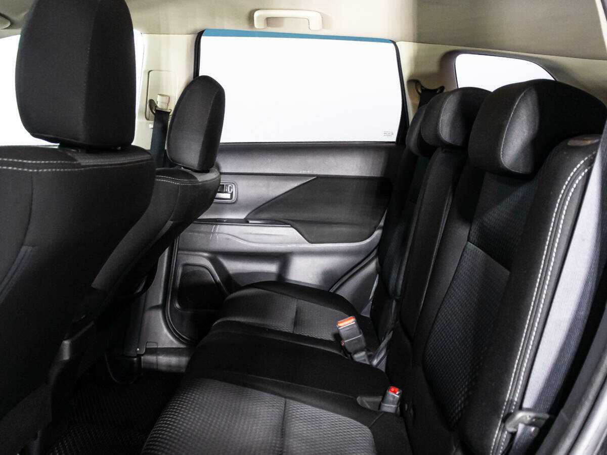 Б/У Митсубиши Оутлэндер 2017 года. Фото: #8