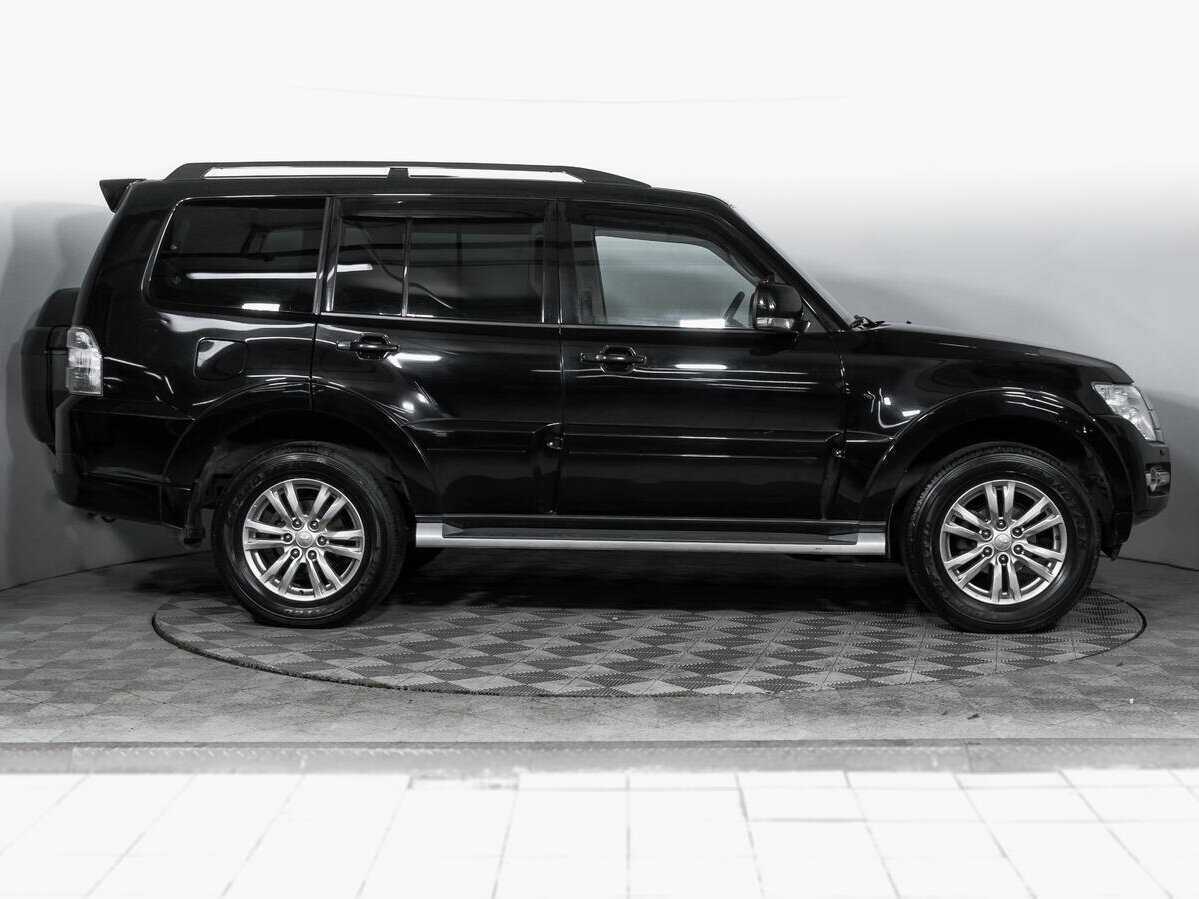 Mitsubishi Pajero 2017 года с пробегом. Фото: #3