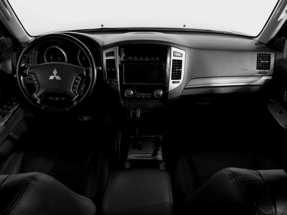 Mitsubishi Pajero 2017 года с пробегом. Фото: #11