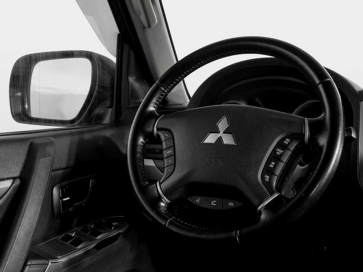 Mitsubishi Pajero 2017 года с пробегом. Фото: #13