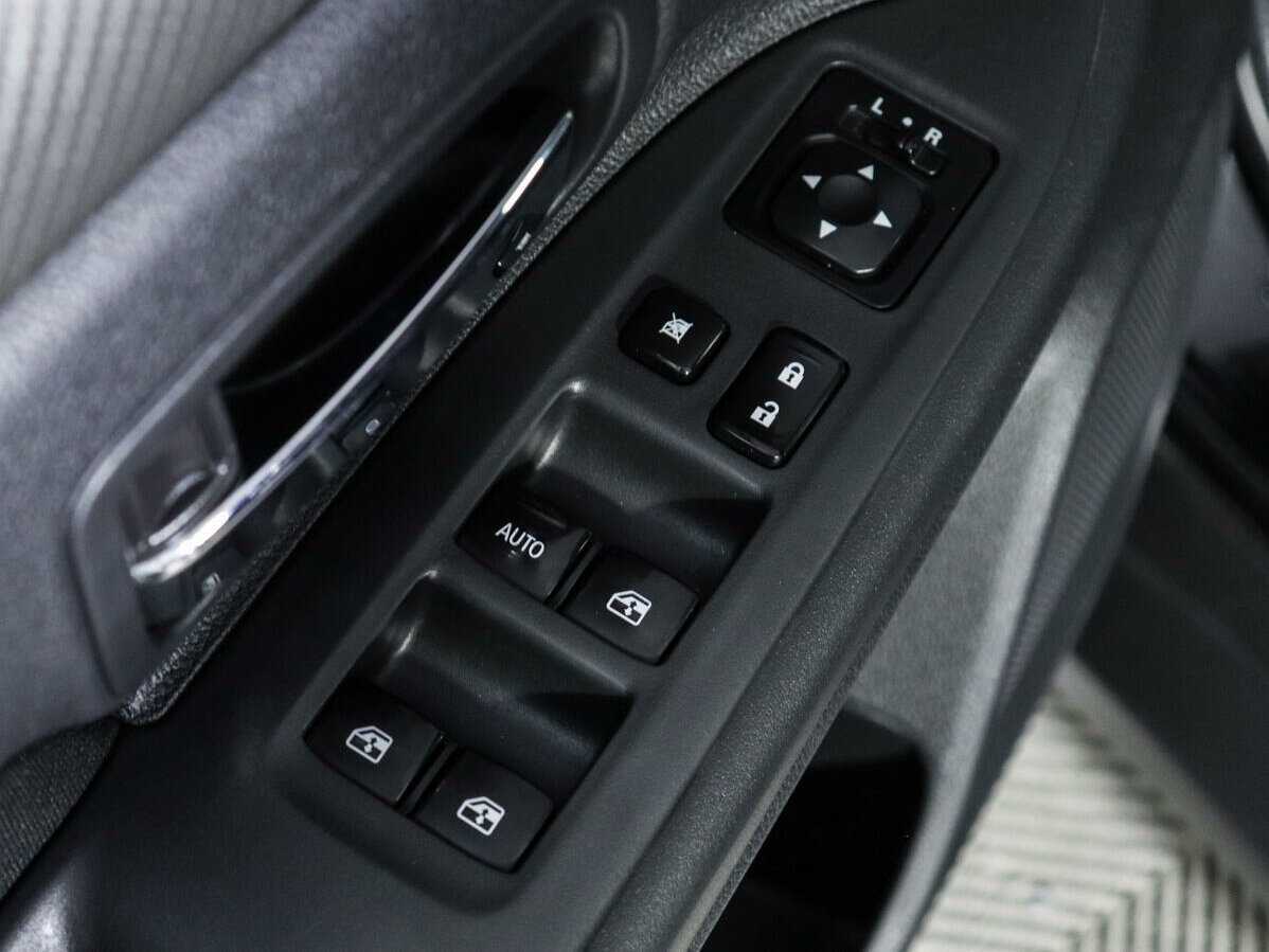 Б/У Митсубиши Оутлэндер 2016 года. Фото: #14