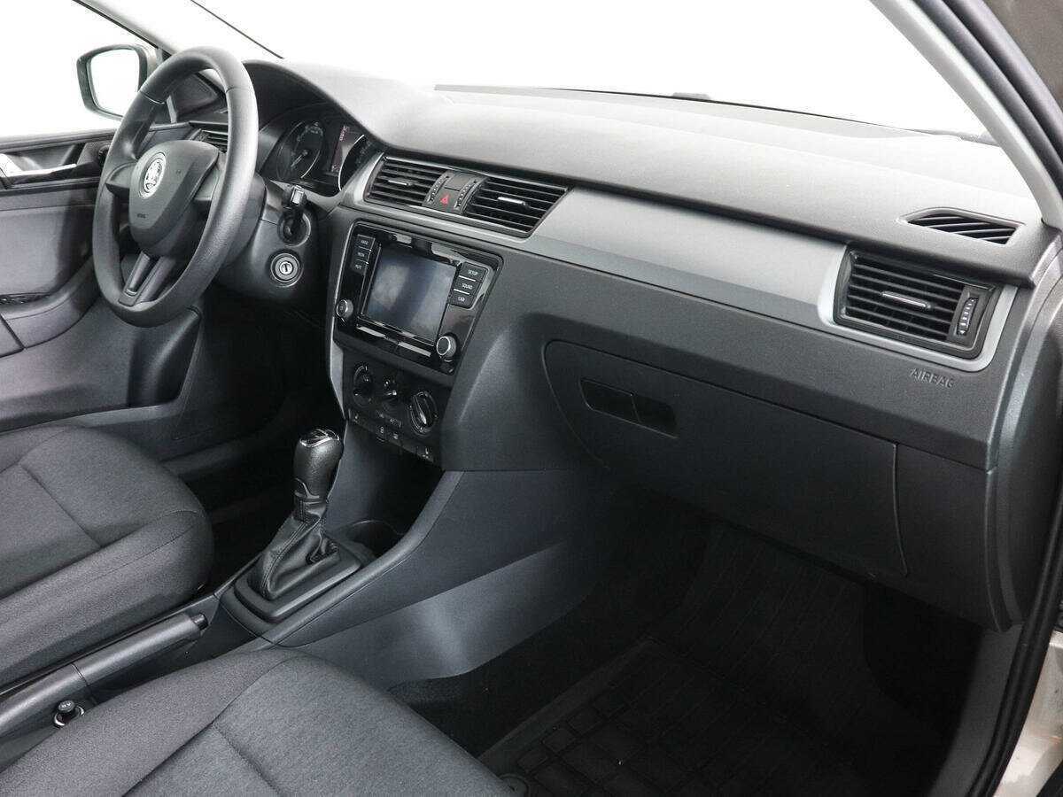 Б/У Шкода Рапид 2018 года. Фото: #9