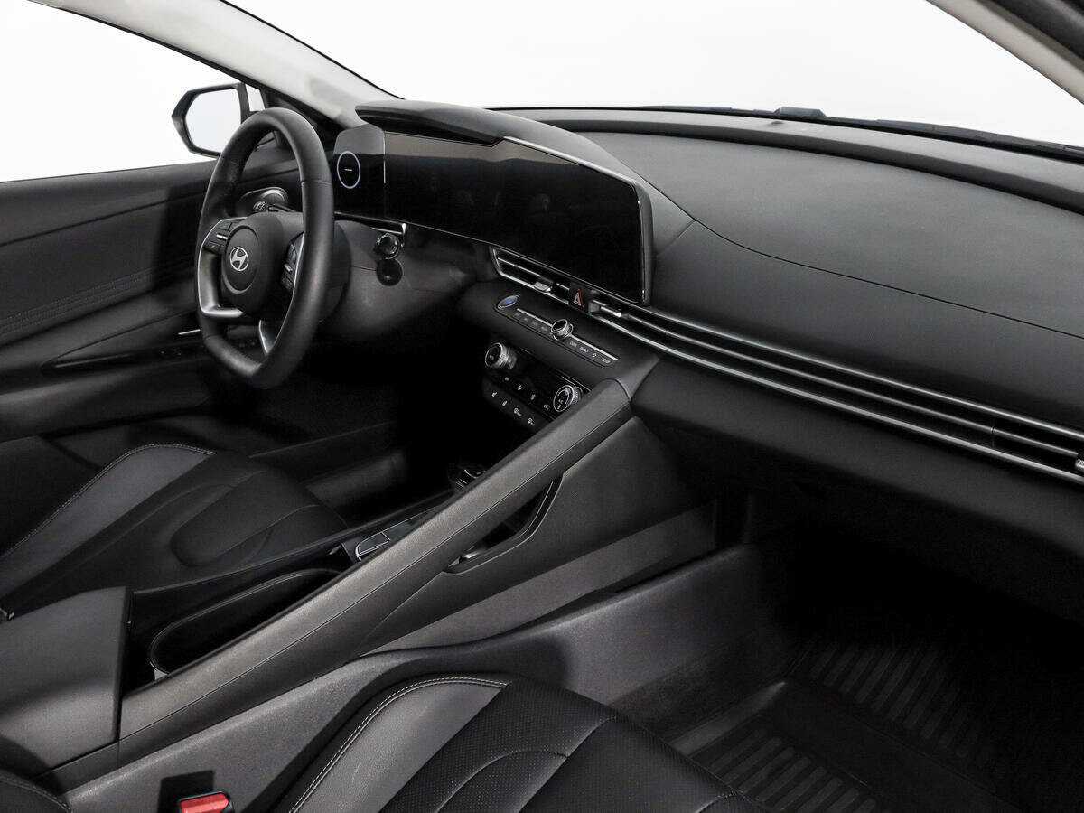 Hyundai Elantra 2024 года с пробегом. Фото: #13