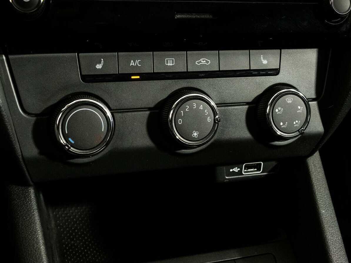 Б/У Шкода Октавия 2020 года. Фото: #11