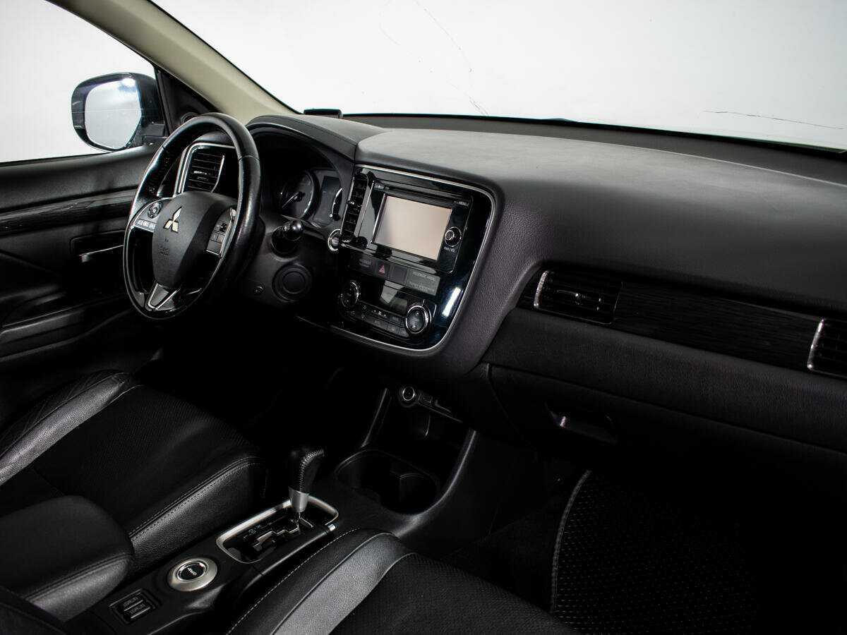 Б/У Митсубиши Оутлэндер 2016 года. Фото: #7