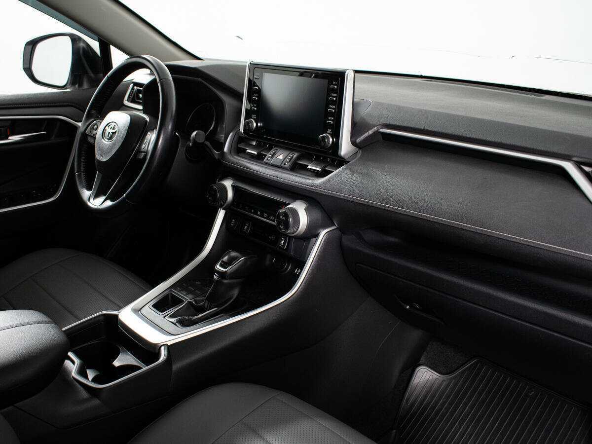 Toyota RAV4 2020 года с пробегом. Фото: #6