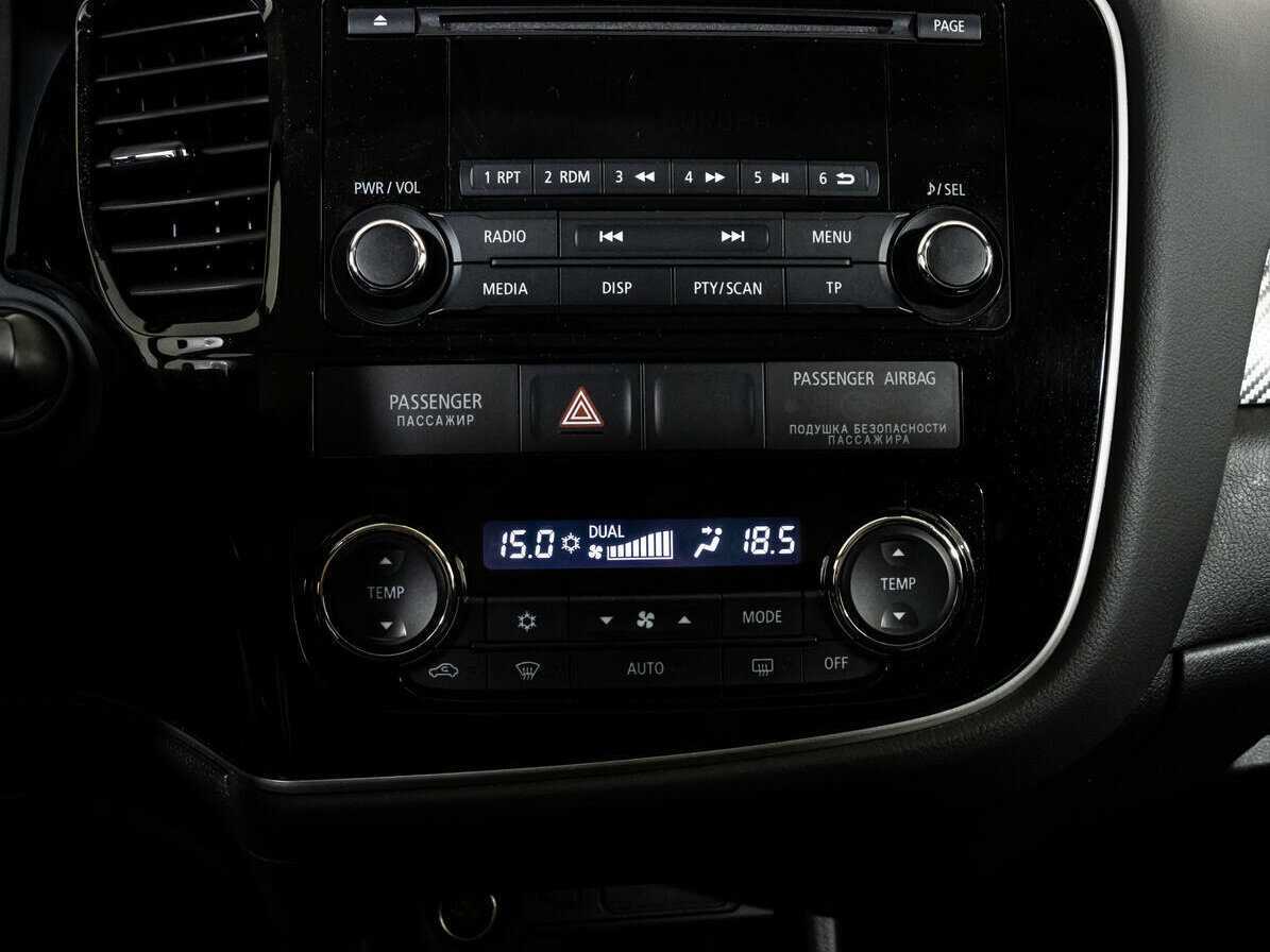 Б/У Митсубиши Оутлэндер 2014 года. Фото: #10