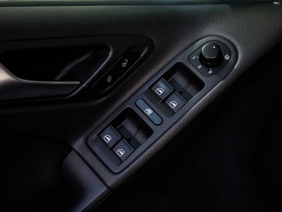 Б/У Фольксваген Гольф 2012 года. Фото: #16